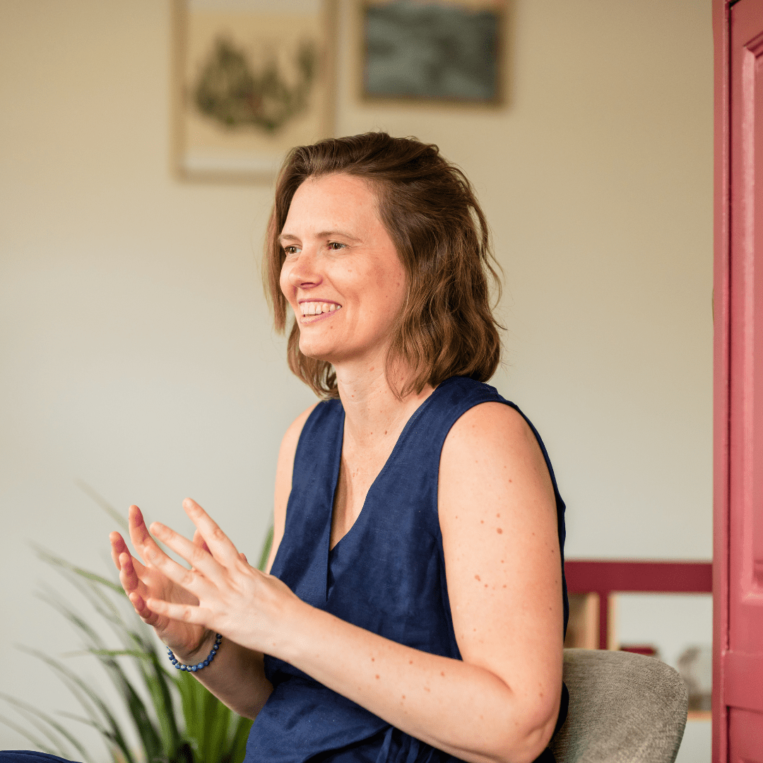 Modern Neutral Freebie Lead Magnet Mockup Instagram Post (10)